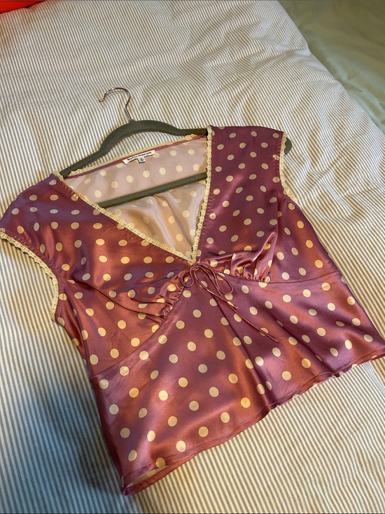 Reformation Tops - Reformation Silky Polka Dot V-Neck Top, Size 0, Pink
